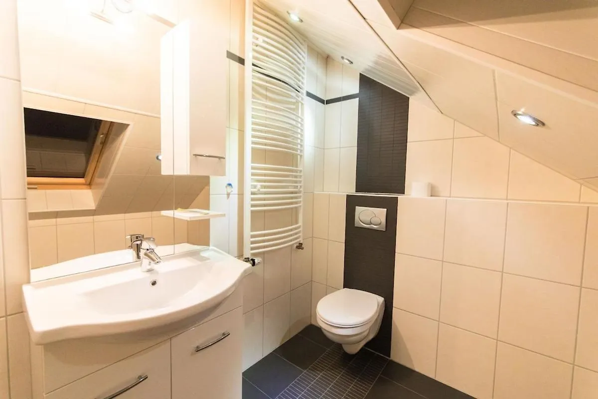 3 Bedroom House With 2 Bathrooms In Dusseldorf - Haus Mit 3 Schlafzimmer 2 Badezimmer In Duesseldorf