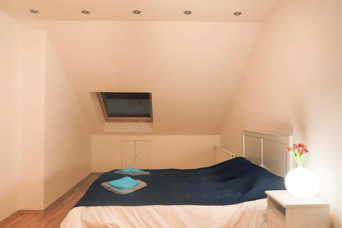 3 Bedroom House With 2 Bathrooms In Dusseldorf - Haus Mit 3 Schlafzimmer 2 Badezimmer In Duesseldorf